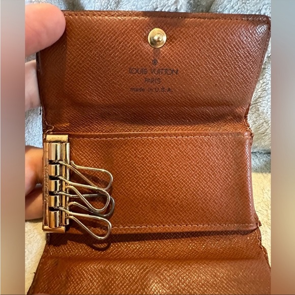 Louis Vuitton monogrammed key holder - Picture 5 of 11